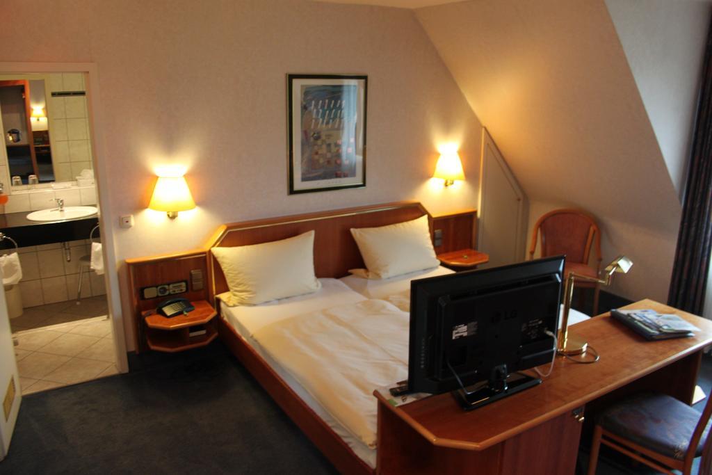 Hotel-Gasthof Die Post Brennerei Frankenhoehe Schillingsfürst Rom bilde